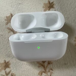 AirPods Pro 2nd Generation wireless charging CASE only!!!!